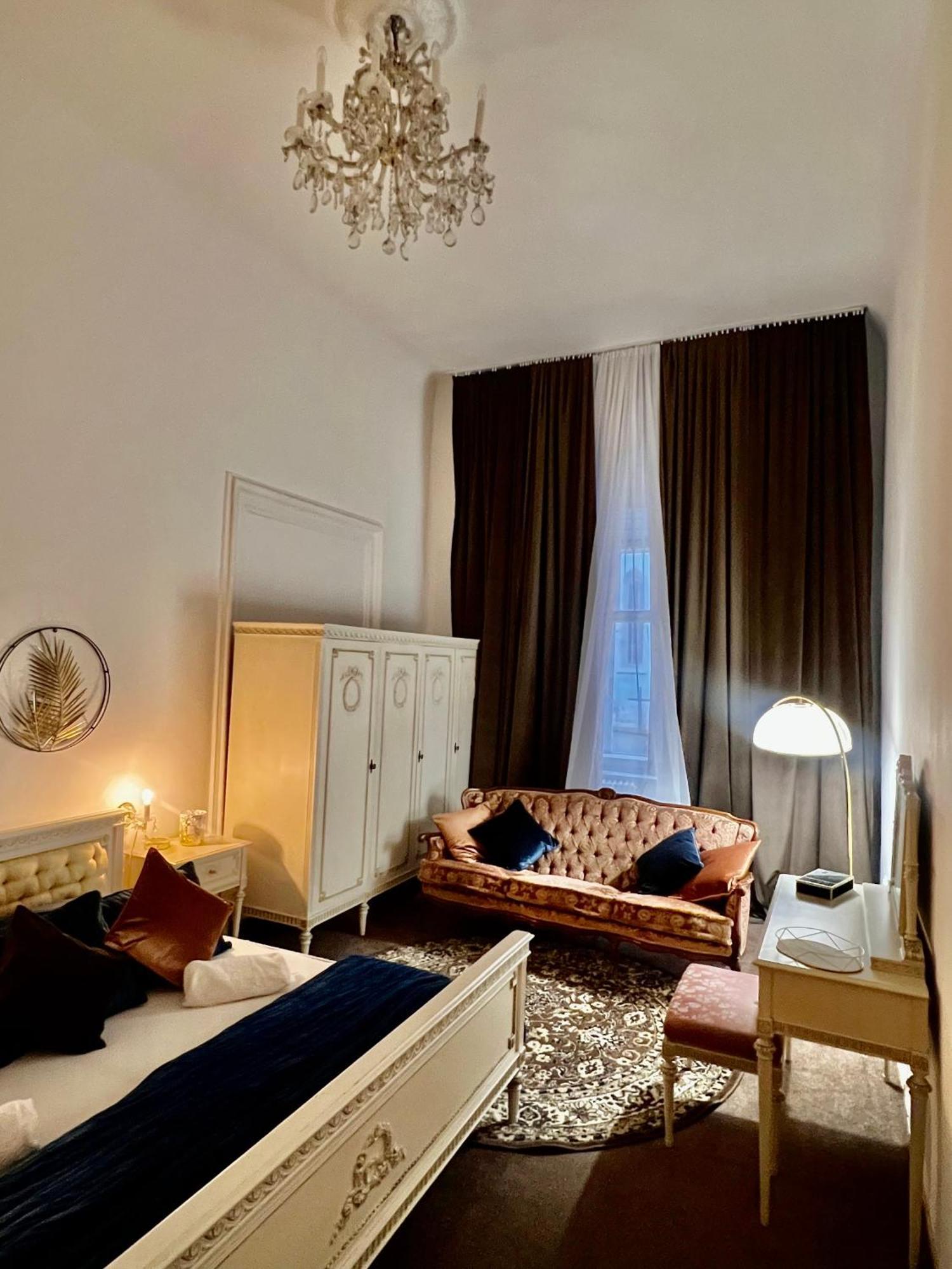 Csaky Palace Bratislava 1 Apartment Exterior photo